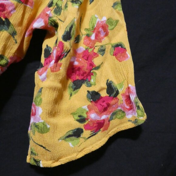 U2B | medium | Floral Yellow Crop Top | Zip-Up Back - Picture 16 of 16